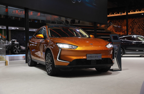 赛力斯SF5北京车展纯电首秀，700匹马力傲视电动群雄